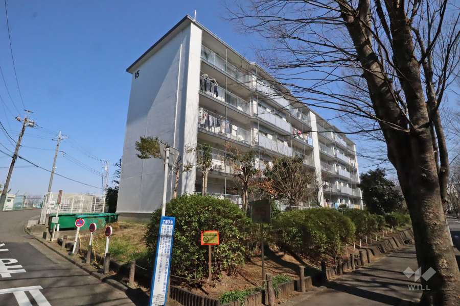 宮前平グリーンハイツ１５号棟の外観(南西側から)