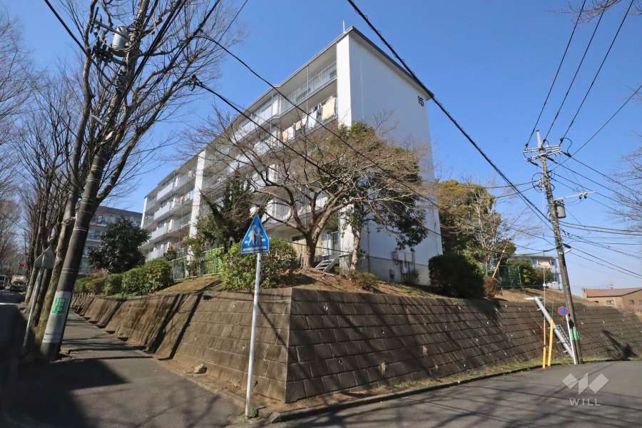 宮前平グリーンハイツ１５号棟の外観(南東側から)