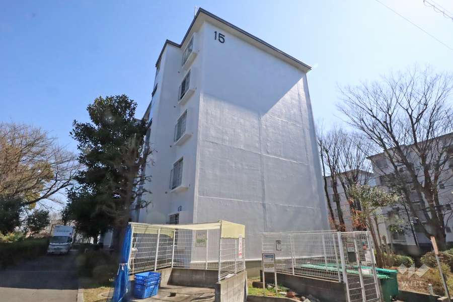 宮前平グリーンハイツ１５号棟の外観(北西側から)