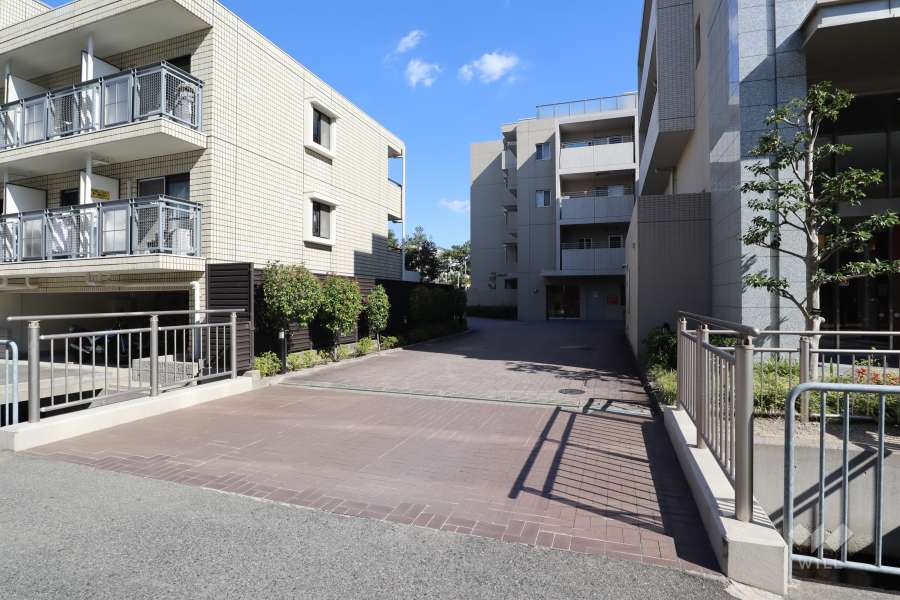 駐車場の出入り口