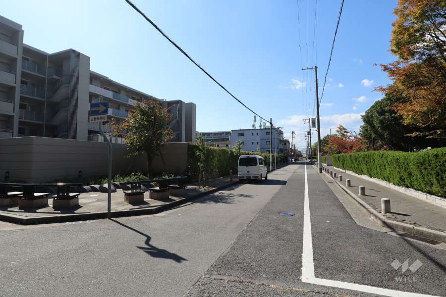 敷地北側の前面道路