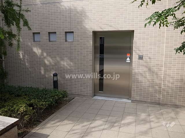 屋内にある駐輪場の入り口