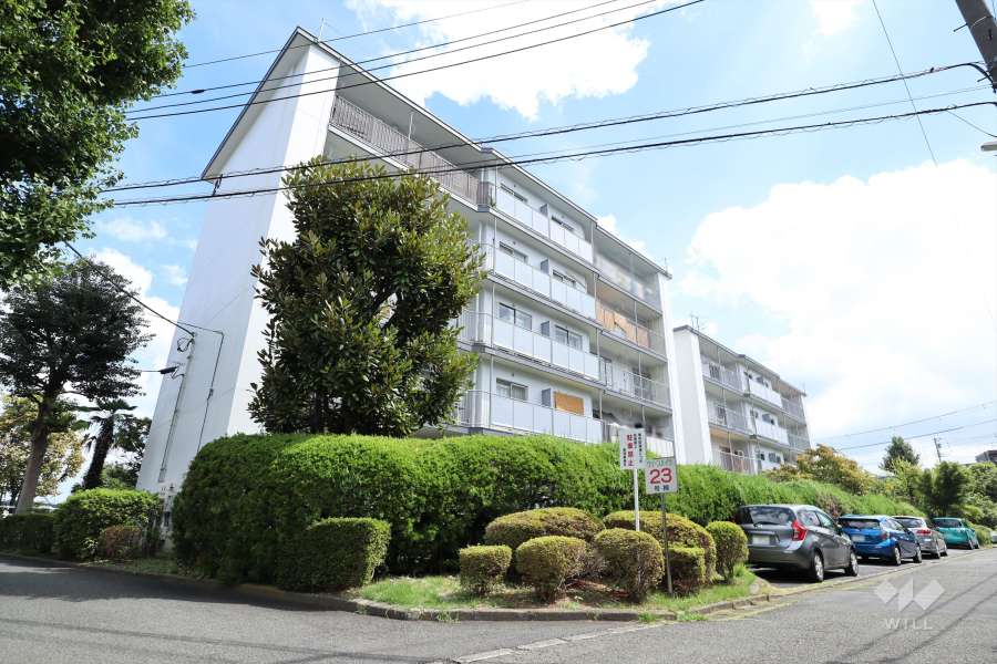 宮前平グリーンハイツ23号棟の外観（南西側から）
