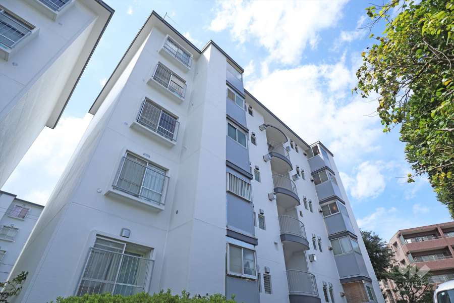 宮前平グリーンハイツ23号棟の外観(東側から)