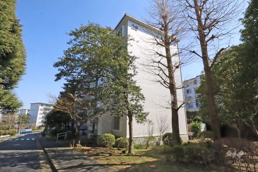 宮前平グリーンハイツ26号棟の外観(北西側から)