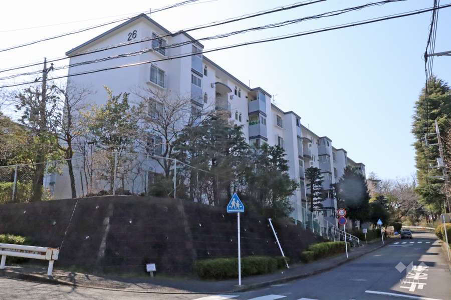 宮前平グリーンハイツ26号棟の外観(北東側から)