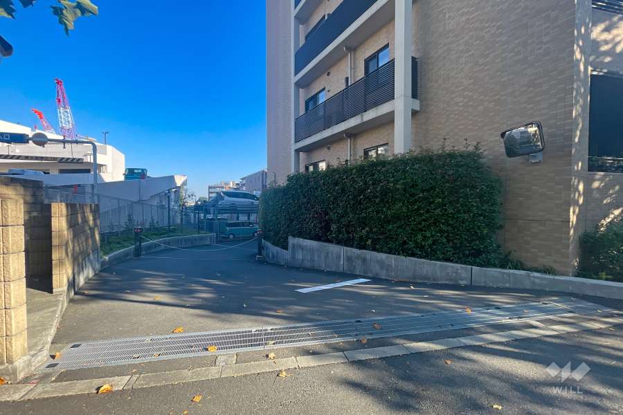 駐車場の出入り口（ロボットゲート付き）