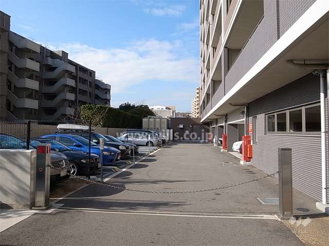 敷地内駐車場（ロボットゲート付き）