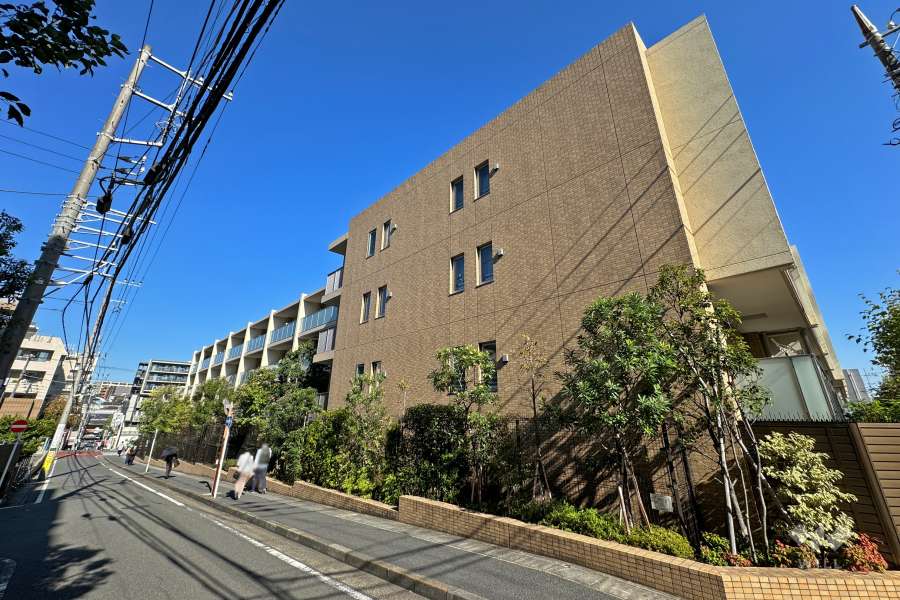 ザ・パークハウス宮前平の外観（南西側から）