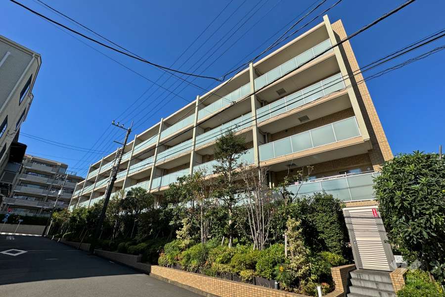 ザ・パークハウス宮前平の外観（南東側から）