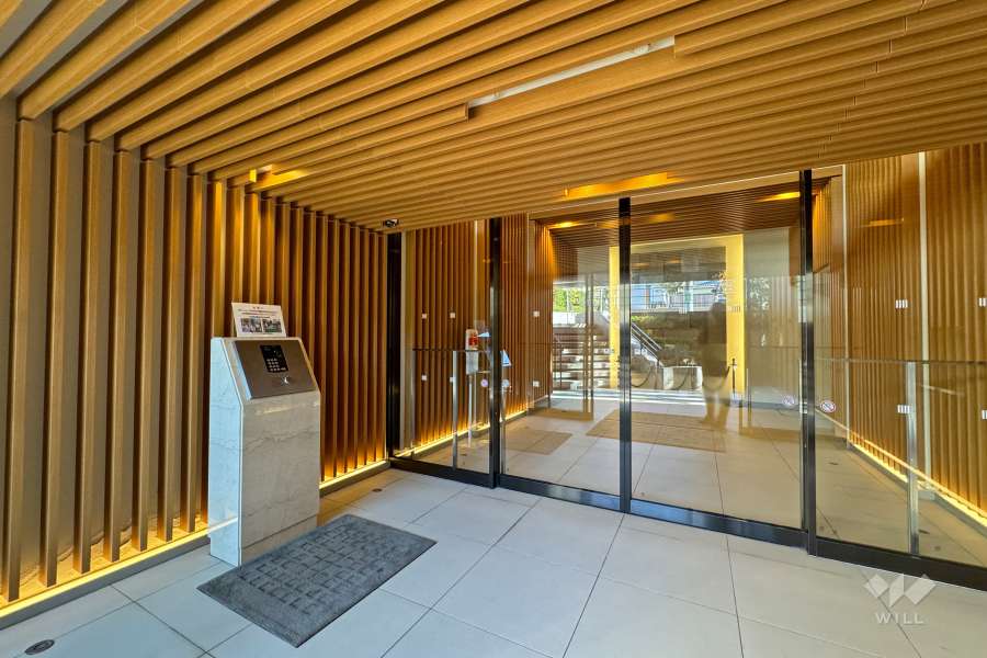 エントランスはオートロック付きです。