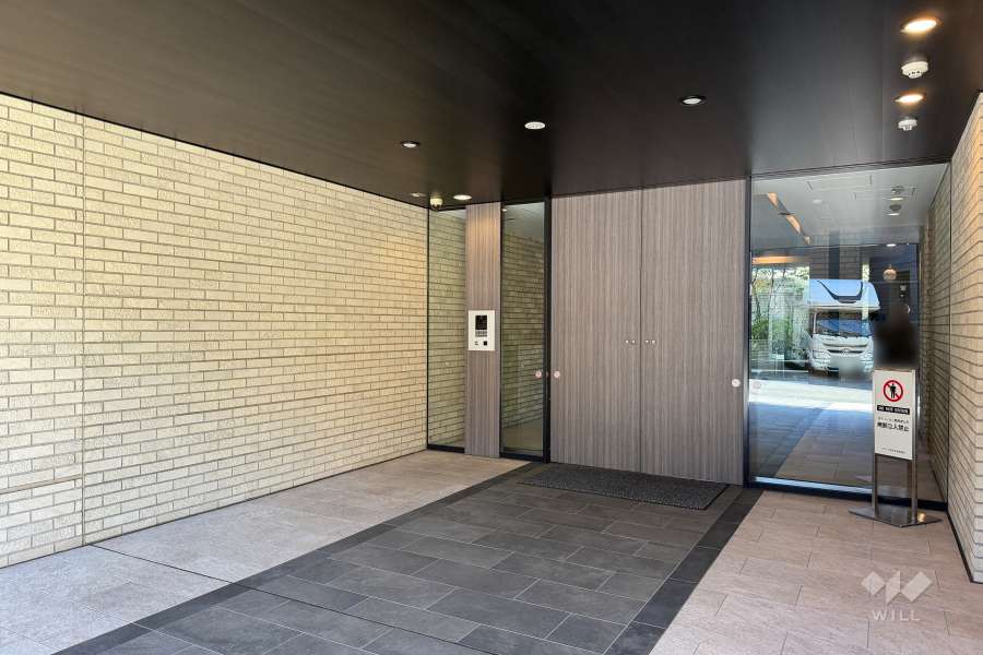 エントランスはオートロック付きです。