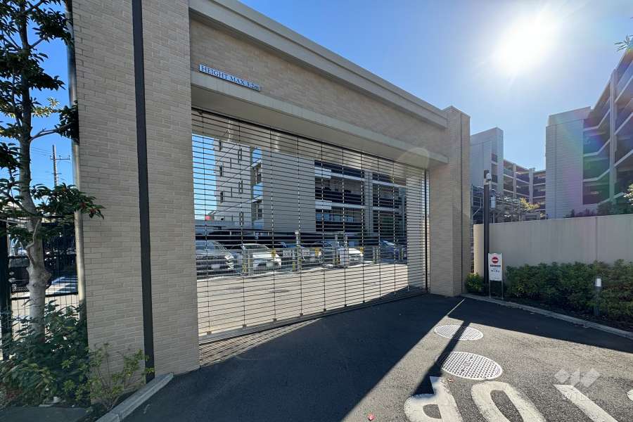 駐車場の出入り口（リングシャッター付き）