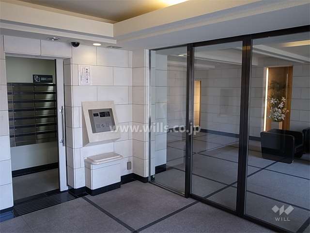 エントランスはオートロック付きです。