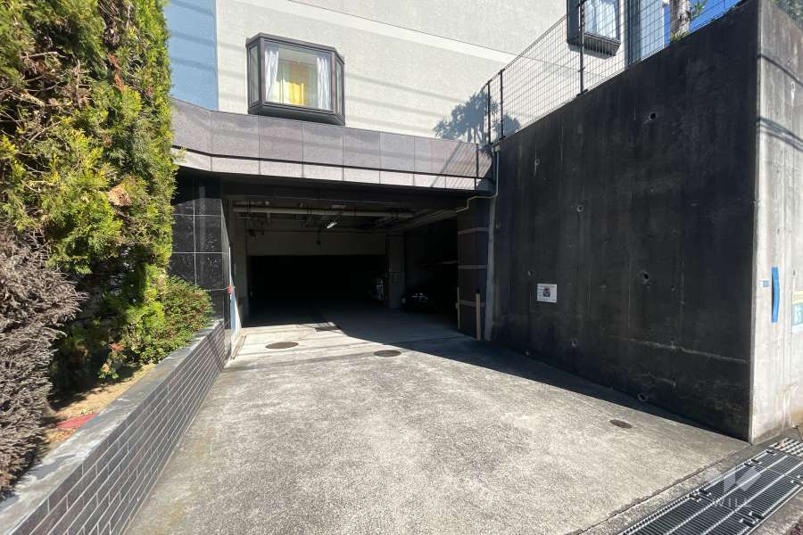 駐車場の出入り口