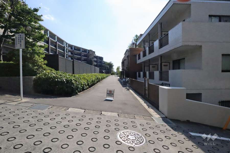 敷地入り口　