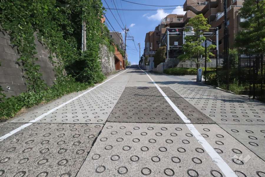 敷地北東側の前面道路　