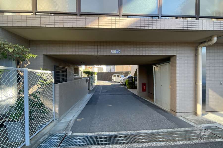 駐車場の出入り口