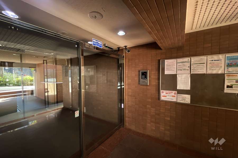 エントランスはオートロック付きです。