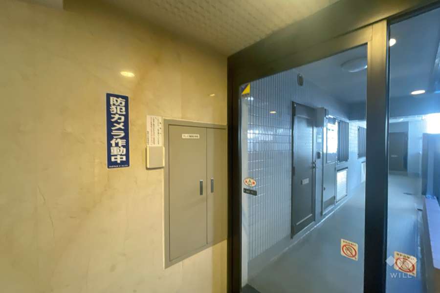 エントランスはオートロック付きです。　