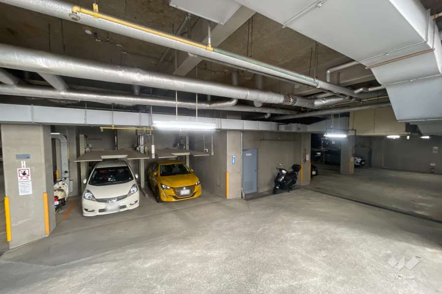敷地内駐車場（屋内機械式）　