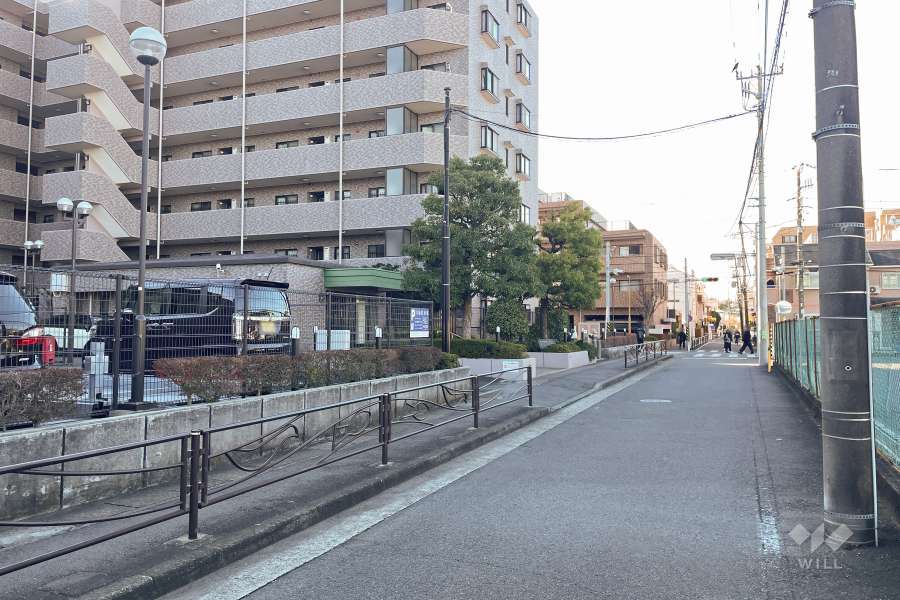 敷地北側の前面道路