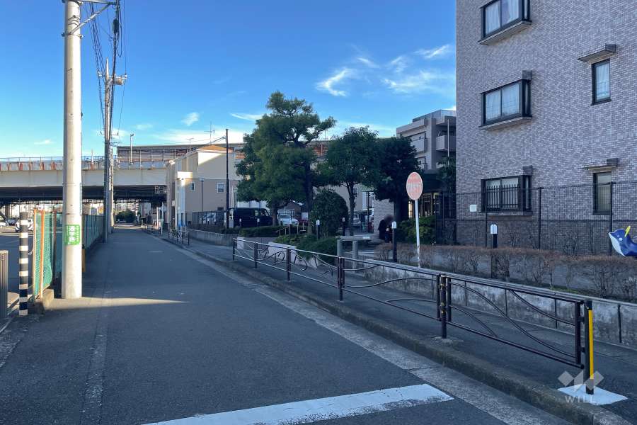 敷地北側の前面道路