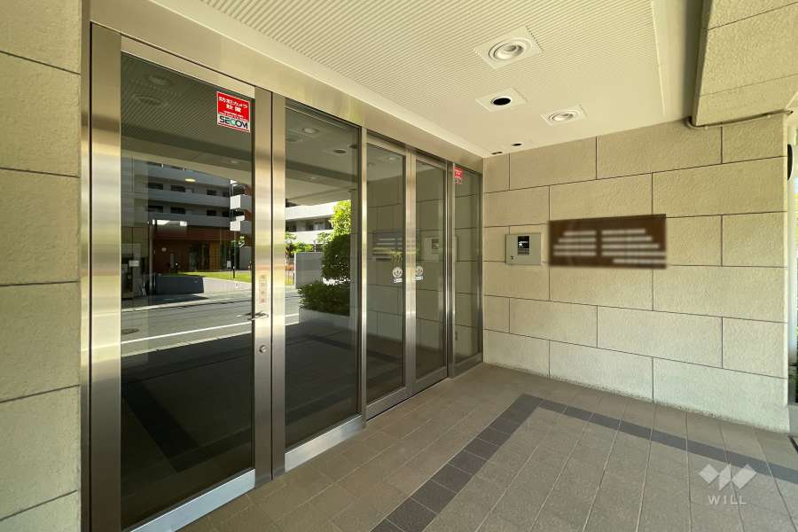 エントランスはオートロック付きです。