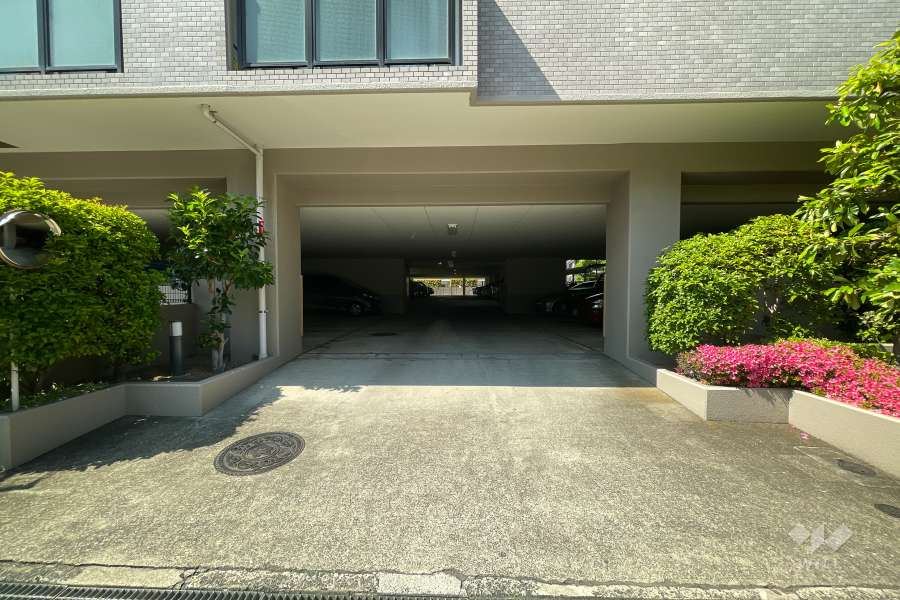 駐車場の出入り口