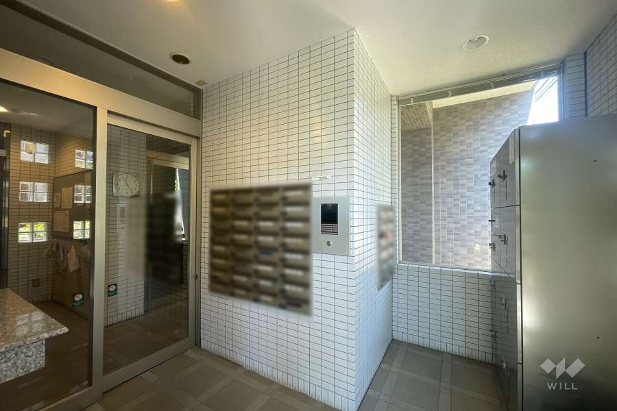 エントランスはオートロック付きです。