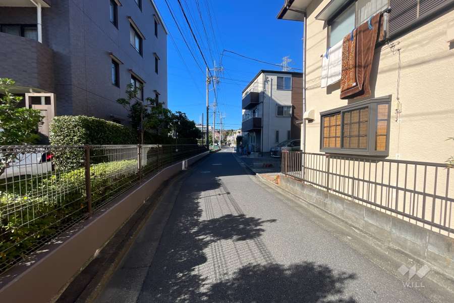 敷地北の前面側道路（西側から）