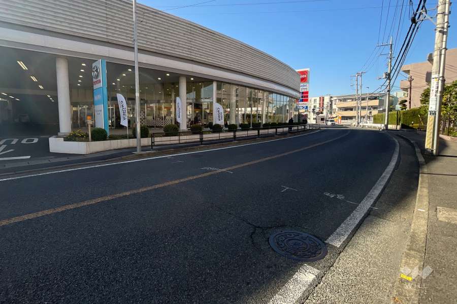 敷地南側の前面道路