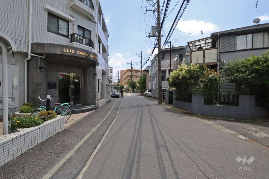 敷地北西側の前面道路（北東側から）