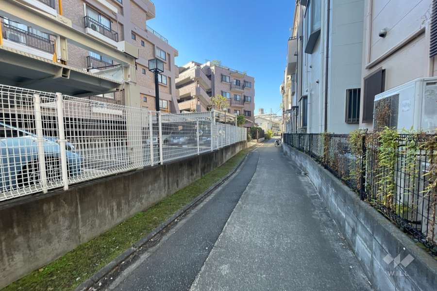 敷地北側の前面道路