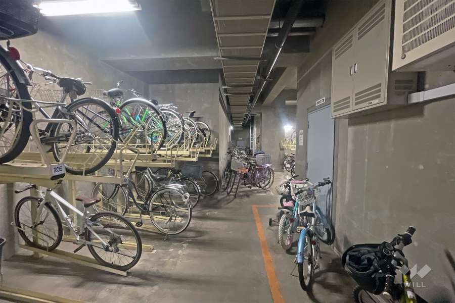 屋内に設けられた駐輪場