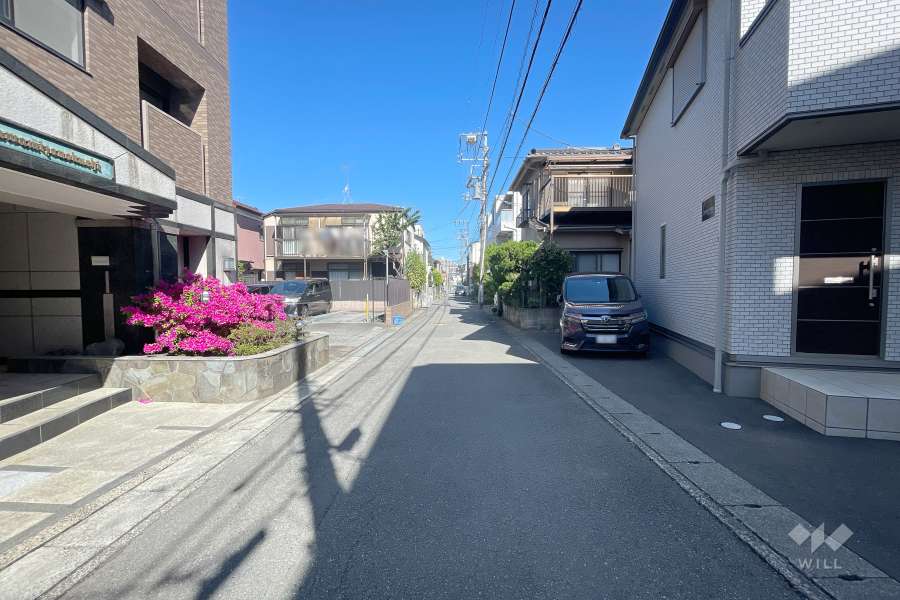 敷地北東側の前面道路