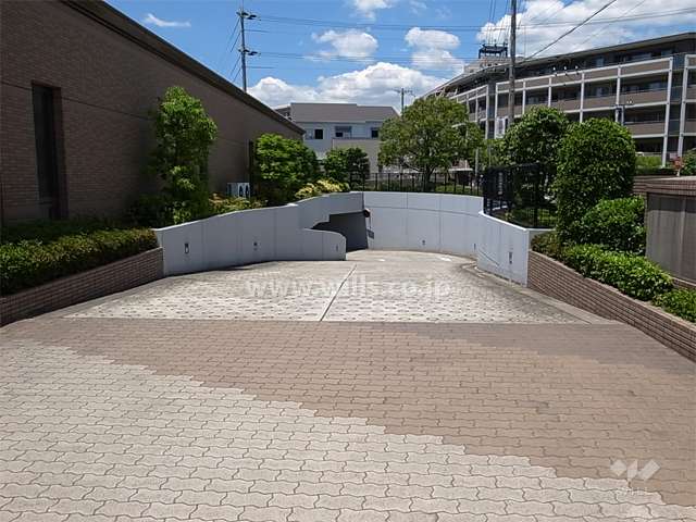 地下駐車場へのアプローチ