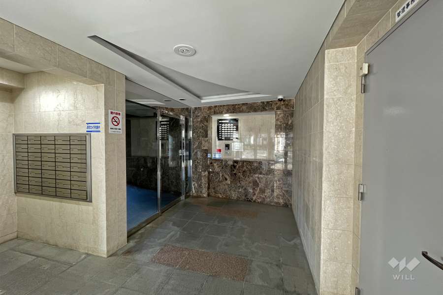 エントランスはオートロック付きです。