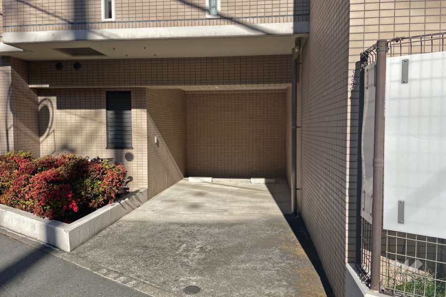 敷地内駐車場（屋内平面式）