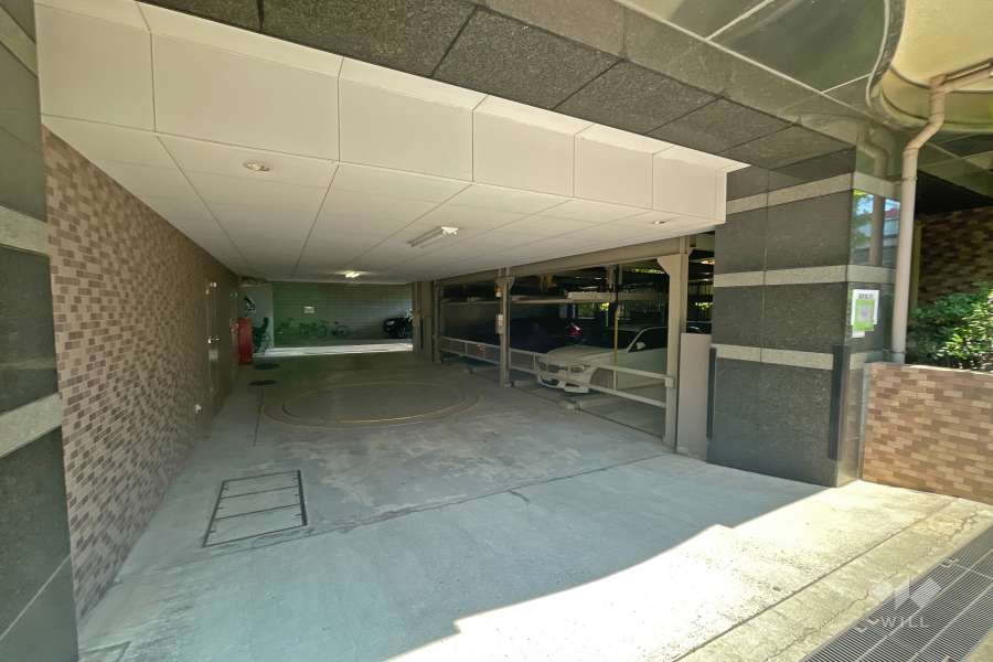 敷地内駐車場（屋内機械式）