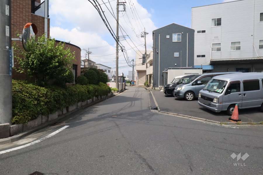 敷地北側の前面道路(東側から)