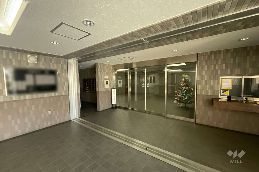 エントランスはオートロック付きです。