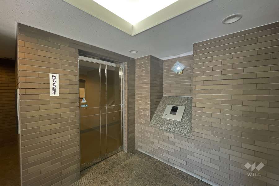 エントランスはオートロック付きです。