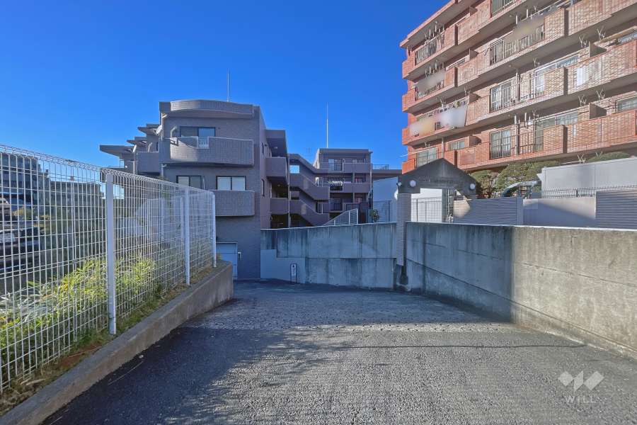 駐車場出入り口