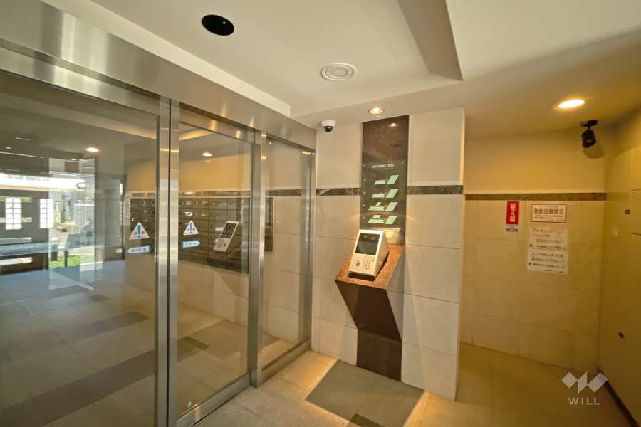 エントランスはオートロック付きです。