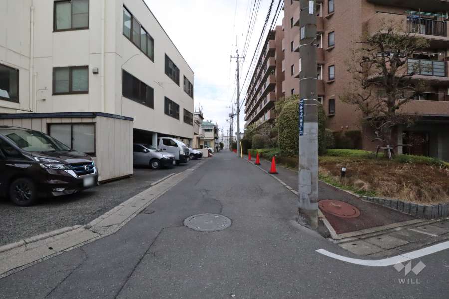 敷地西側の前面道路　