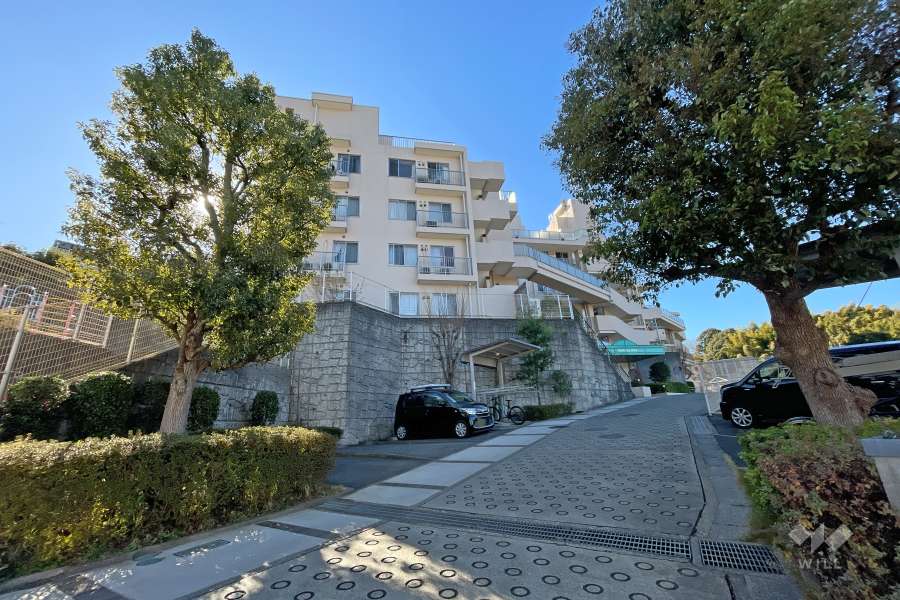 バースシティ日吉台の外観（北東側から）