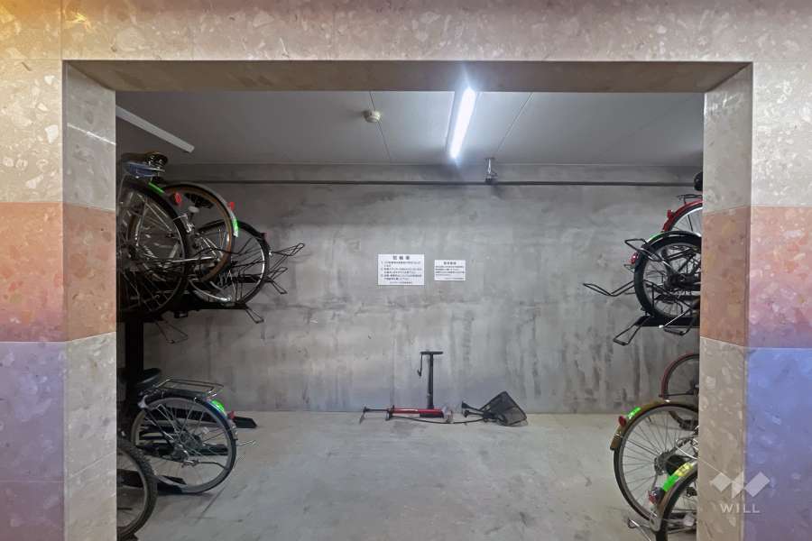 屋内に設けられた駐輪場