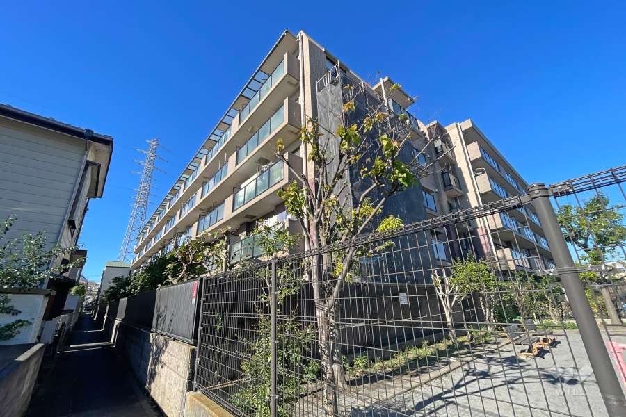 ライオンズガーデン武蔵中原の外観（南東側から）