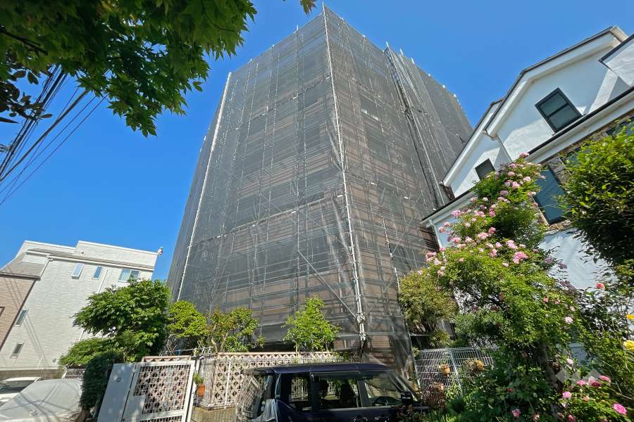 クレッセント高津２の外観（南東側から）・（2024年6月15日現在、改装中）